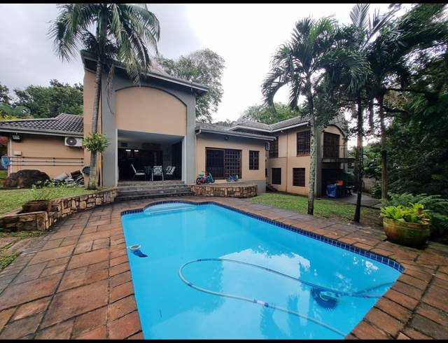 6 BEDROOM HOUSE FOR SALE IN MEER EN SEE